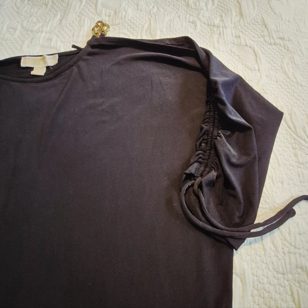 Michael Michael Kors black Small cold shoulder ruched sleeve liquid knit shirt - Picture 4 of 9